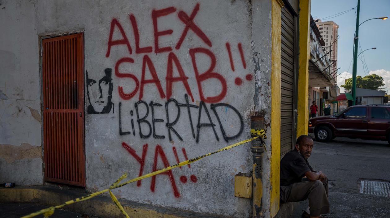 Grafiti en Caracas pidiendo la libertad de Alex Saab.