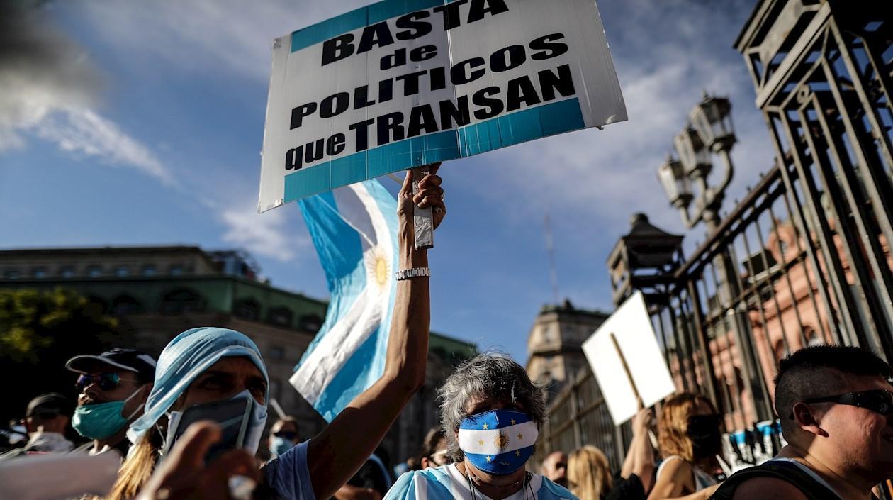 Los argentinos protestaron por el manejo dado a la vacunación contra el Covid-19.