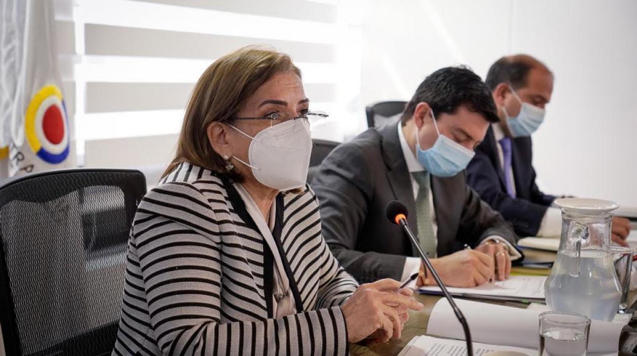 Reunión de entes de control para evaluar vacunación en Colombia.