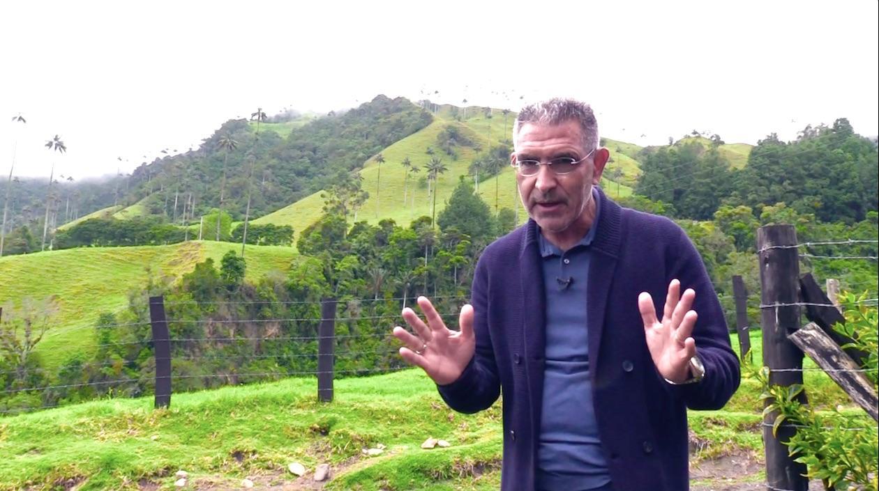 El periodista Jorge Cura, en el Valle Cocora.