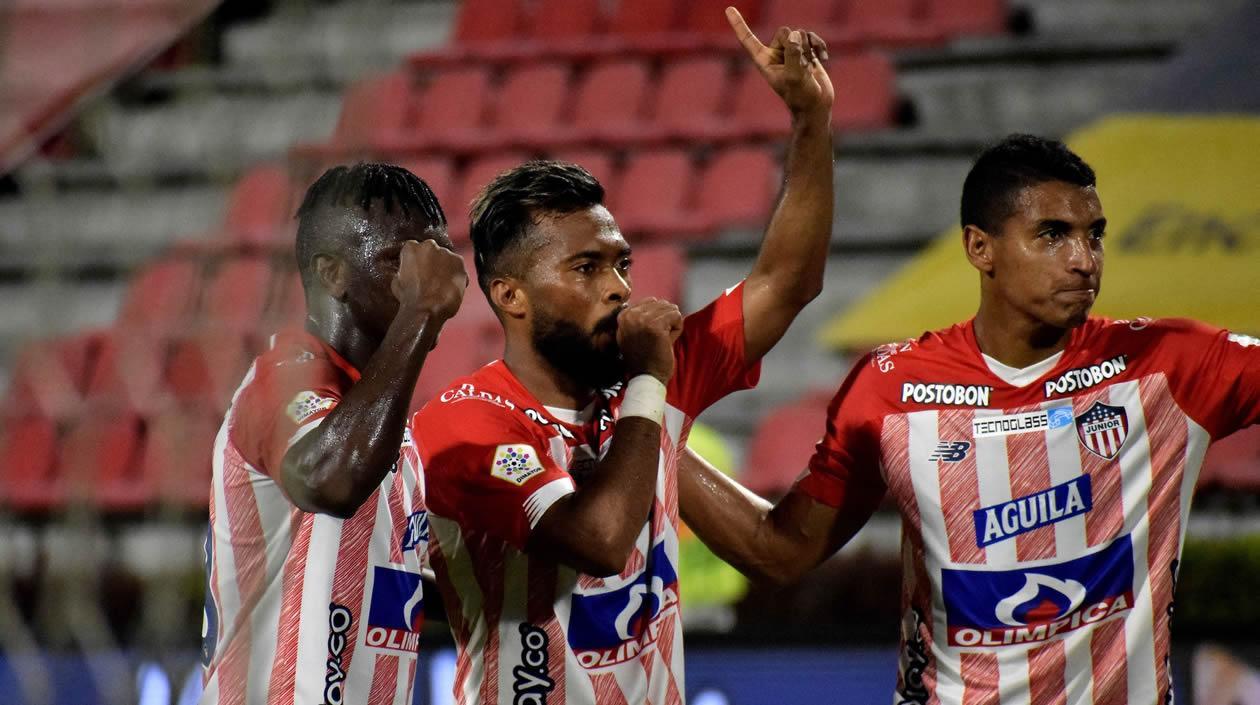 Luis 'Cariaco' González celebrando el gol del triunfo con Edwuin Cetré y Gabriel Fuentes.