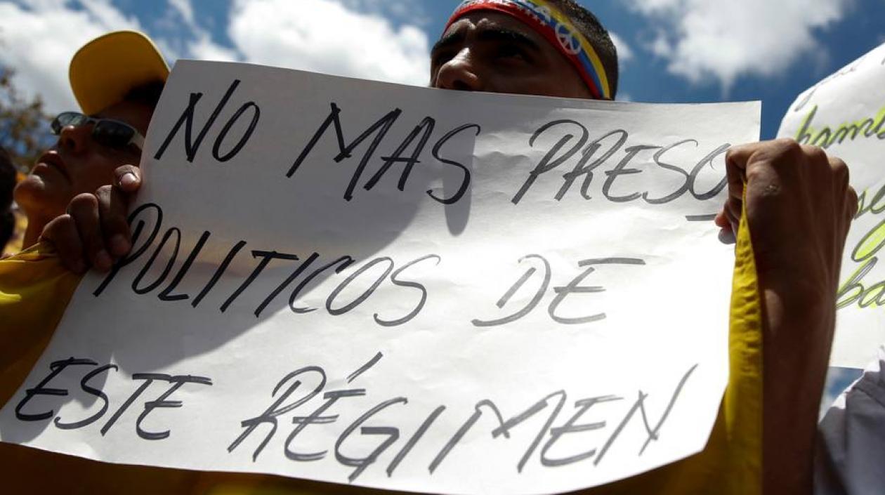 De los presos políticos en Venezuela, 296 son hombres y 24 son mujeres.