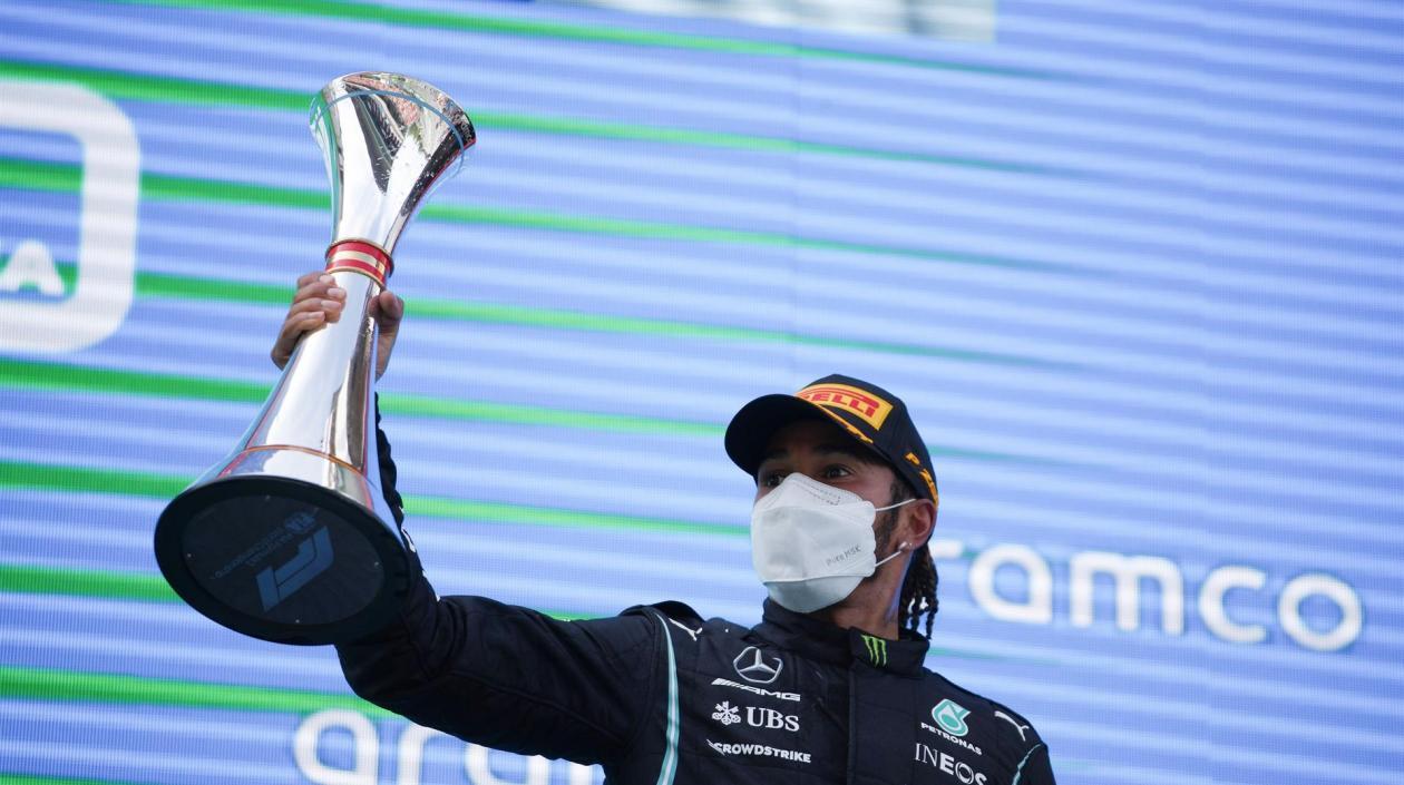 Lewis Hamilton celebra su triunfo. 