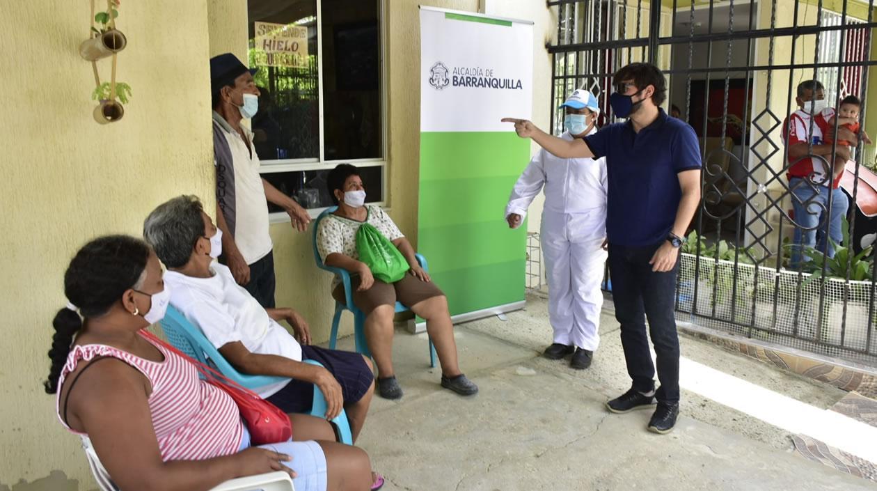 El Alcalde Jaime Pumarejo en el nuevo punto de vacunación.