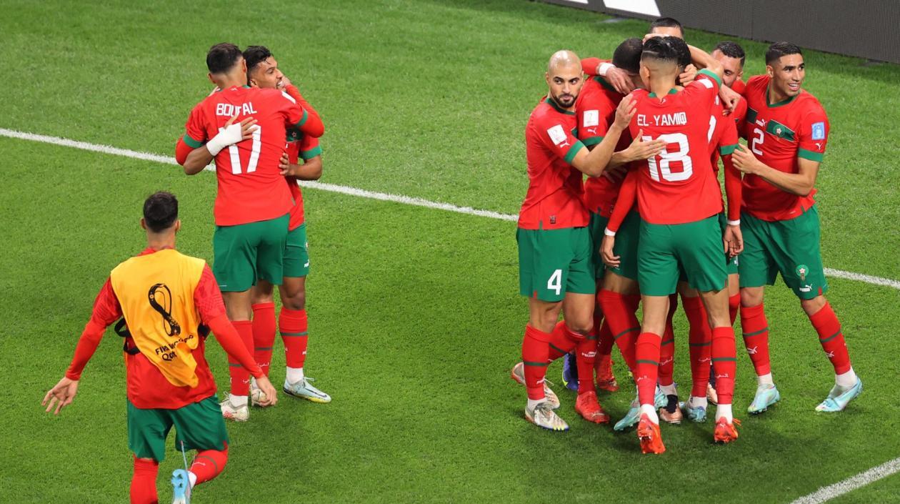 Jugadores de Marruecos celebran el gol del 1-0 de Youssef En-Nesyri .jpg