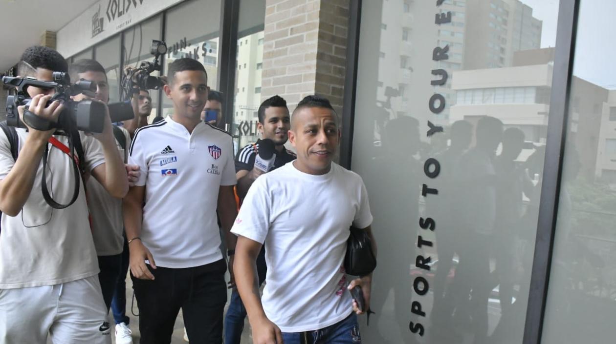 Vladimir Hernández a su llegada al lugar en donde se realizaron los exámenes médicos.