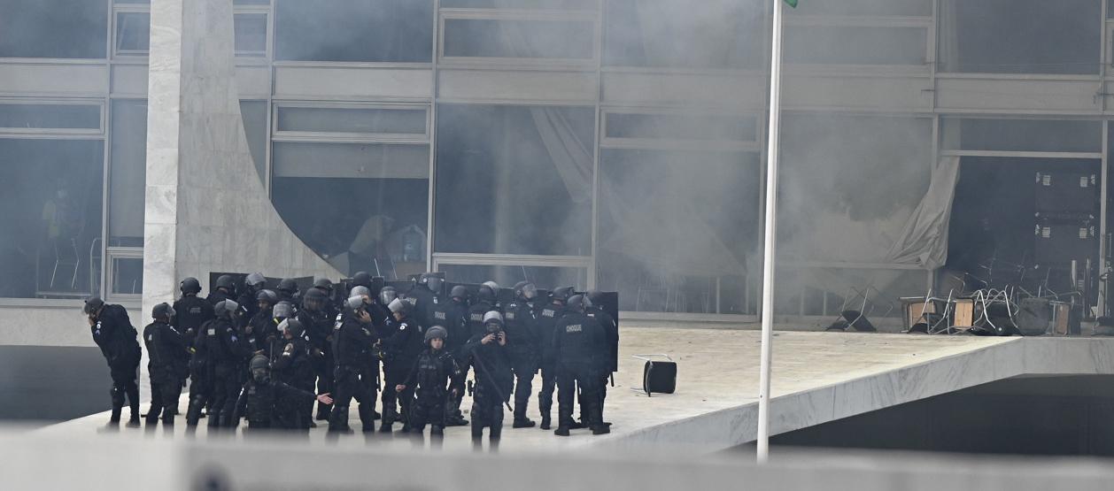 Policías antidisturbios de Brasil.
