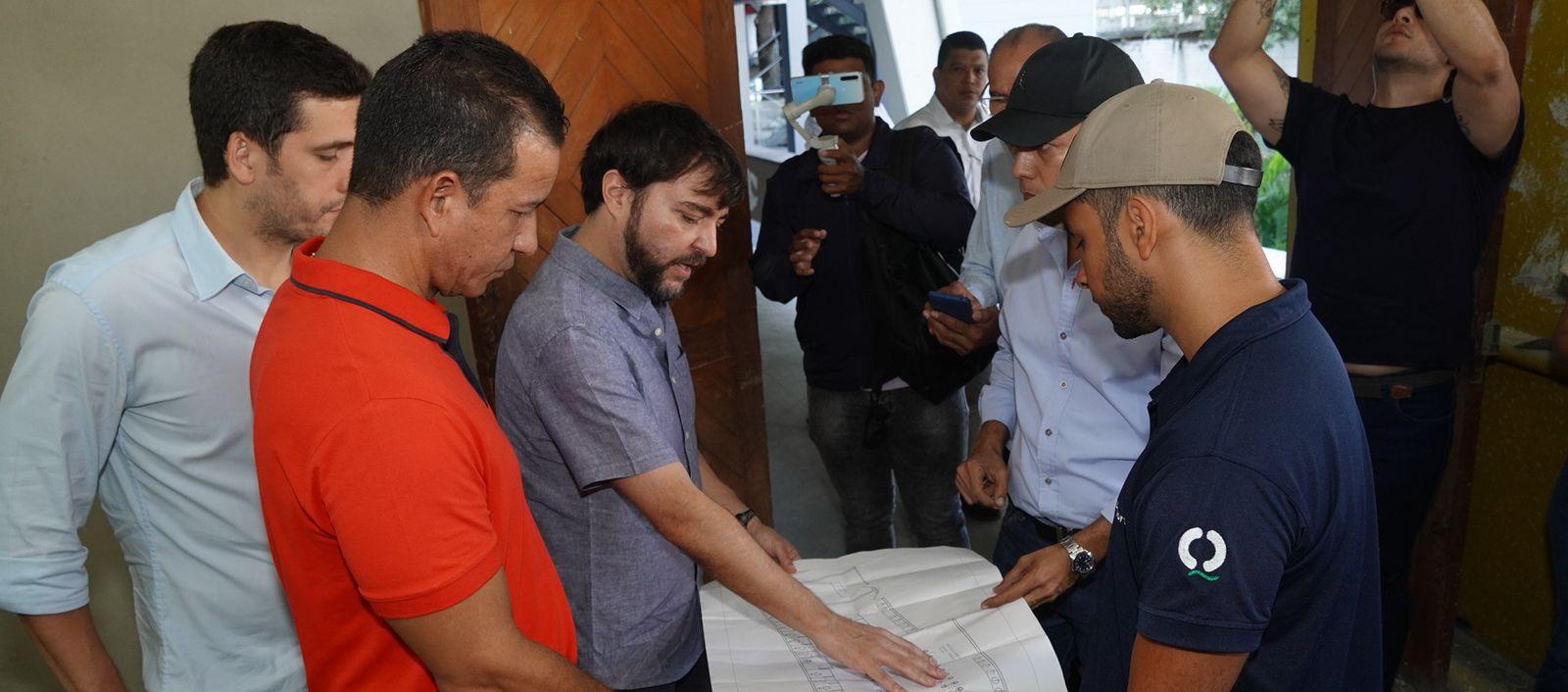 El alcalde Jaime Pumarejo inspeccionó los trabajos en el escenario futbolero.