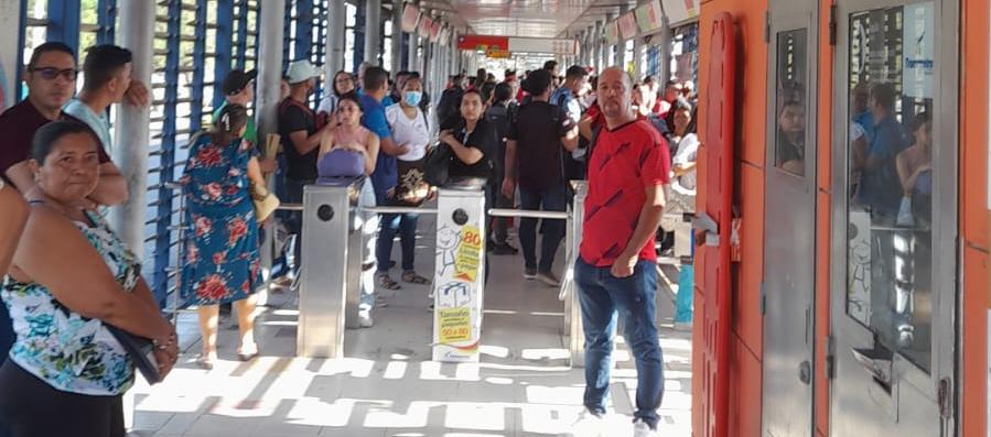 Retrasos en Transmetro por protesta de ciudadanos en murillo