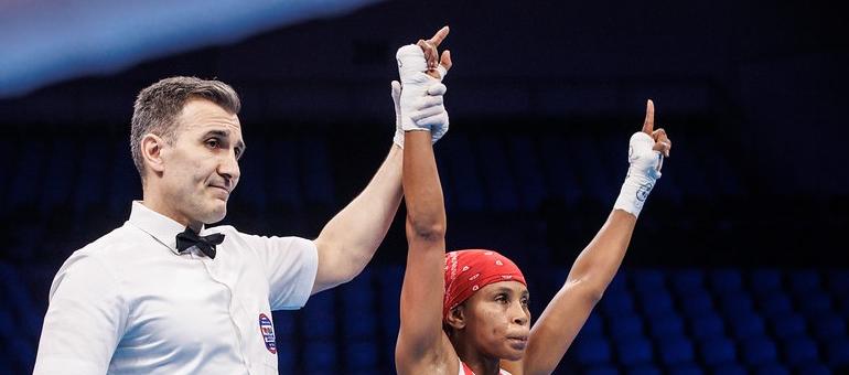 Íngrit Valencia, medallista olímpico, derrotó por decisión a la búlgara Genadieva Chukanova.