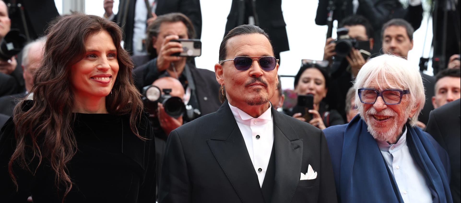 Maiwenn, Johnny Depp y Pierre Richard en la alfombra roja del Festival de Cannes.