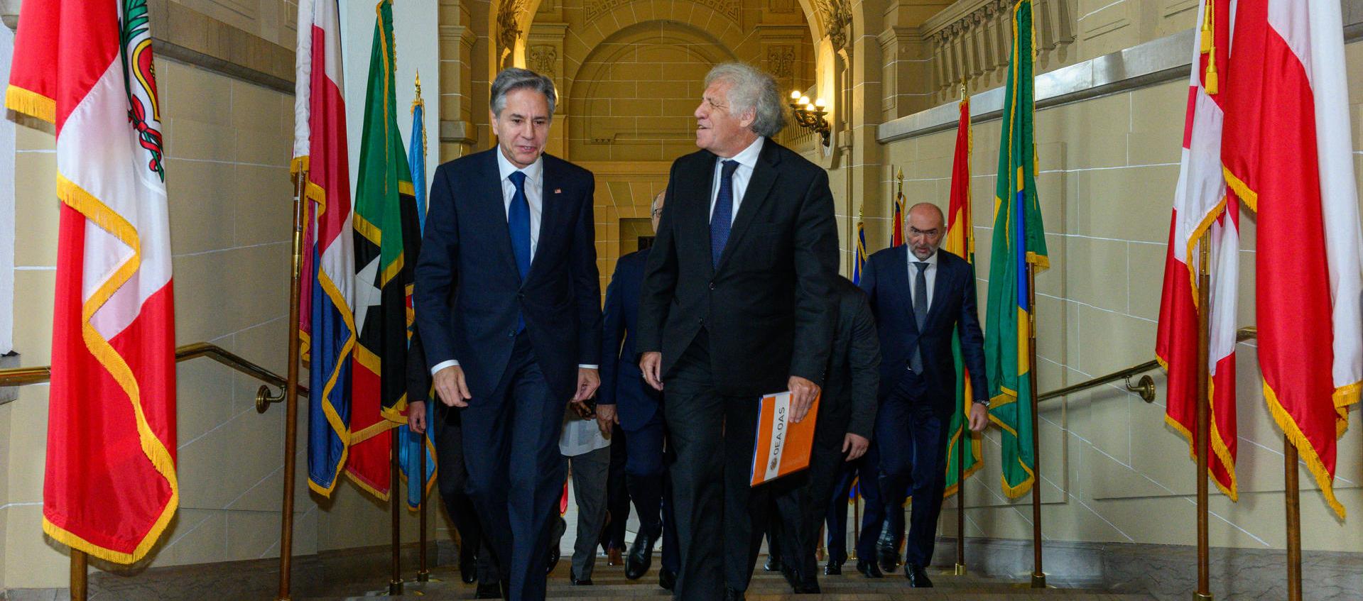 Secretario general de la OEA, Luis Almagro (d), junto al secretario de Estado de Estados Unidos, Antony Blinken. 