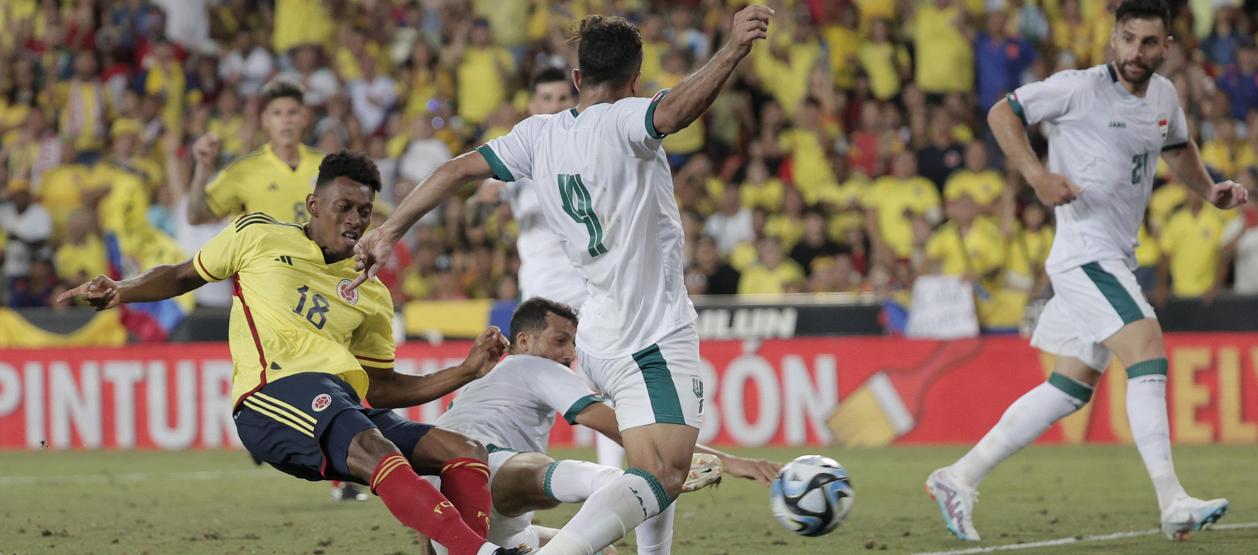 Mateo Cassierra marca el gol que le dio la victoria a Colombia. 