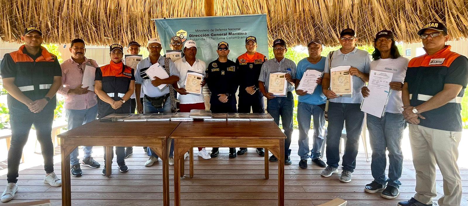 Pescadores recibieron matrículas y certificados gratis por la Dimar.