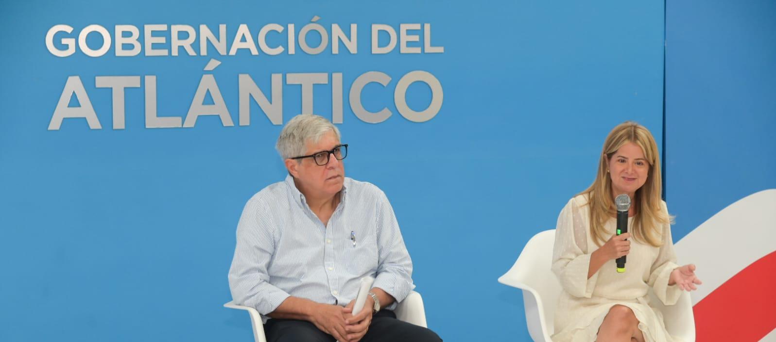 Ramón Dávila, gerente de Gases del Caribe, y la Gobernadora, Elsa Noguera.