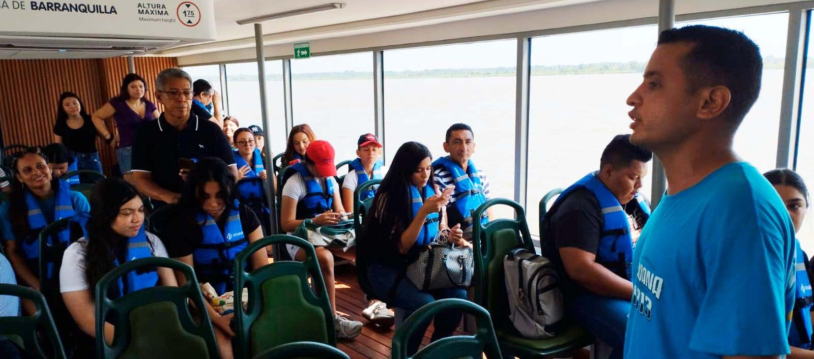 Primer recorrido del 'Karakalí' por la ribera de Barranquilla.