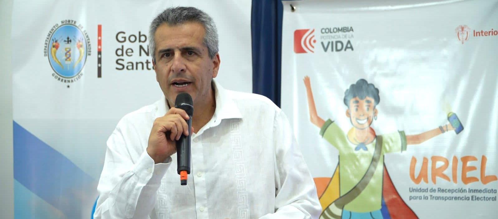 Luis Fernando Velasco, Ministro del Interior.