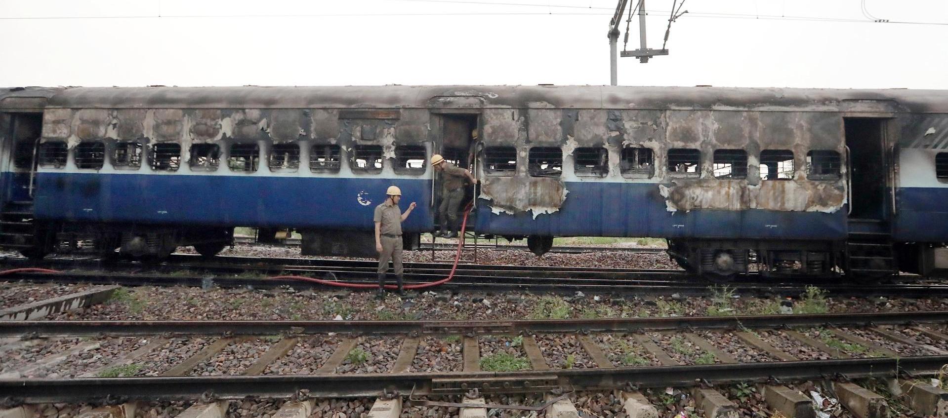 El tren en cuyo interior se presentó una explosión y luego un incendio