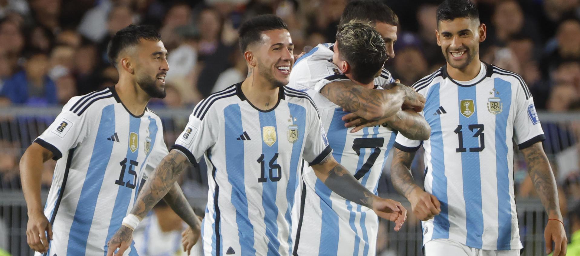 Los jugadores de Argentina celebrando la victoria. 