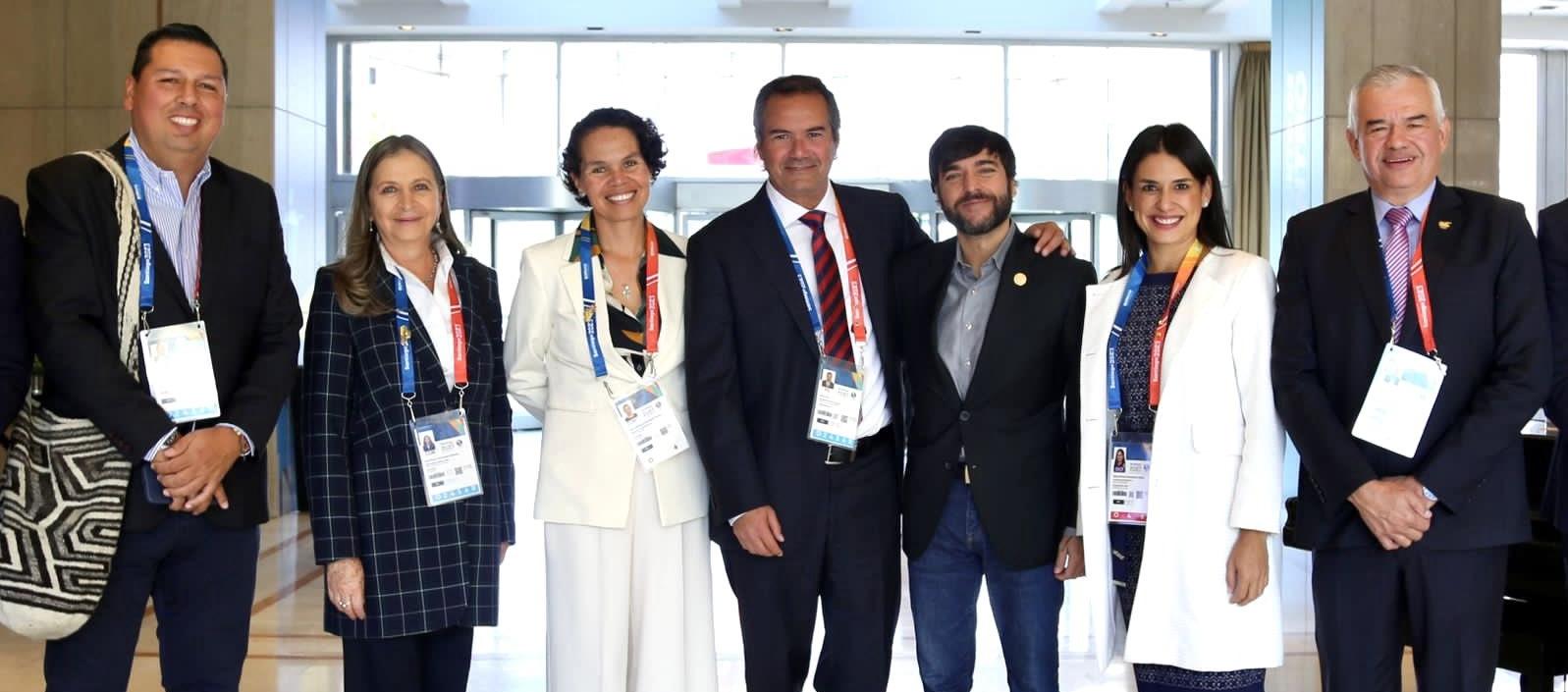 El Alcalde de Barranquilla, el presidente de Panam Sports, la Ministra de Deportes Astrid Rodríguez, el presidente del COC Ciro Solano, e integrantes de la delegación