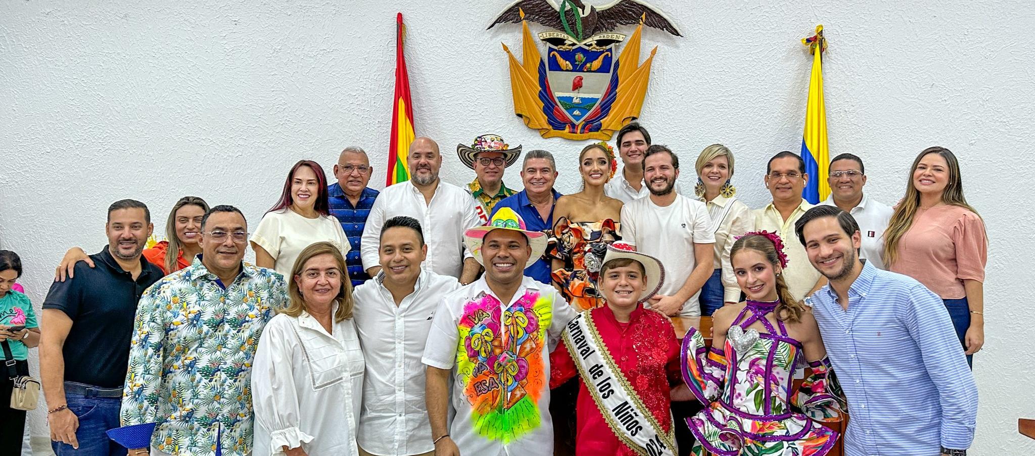 Comitiva del Carnaval de Barranquilla junto a los concejales.
