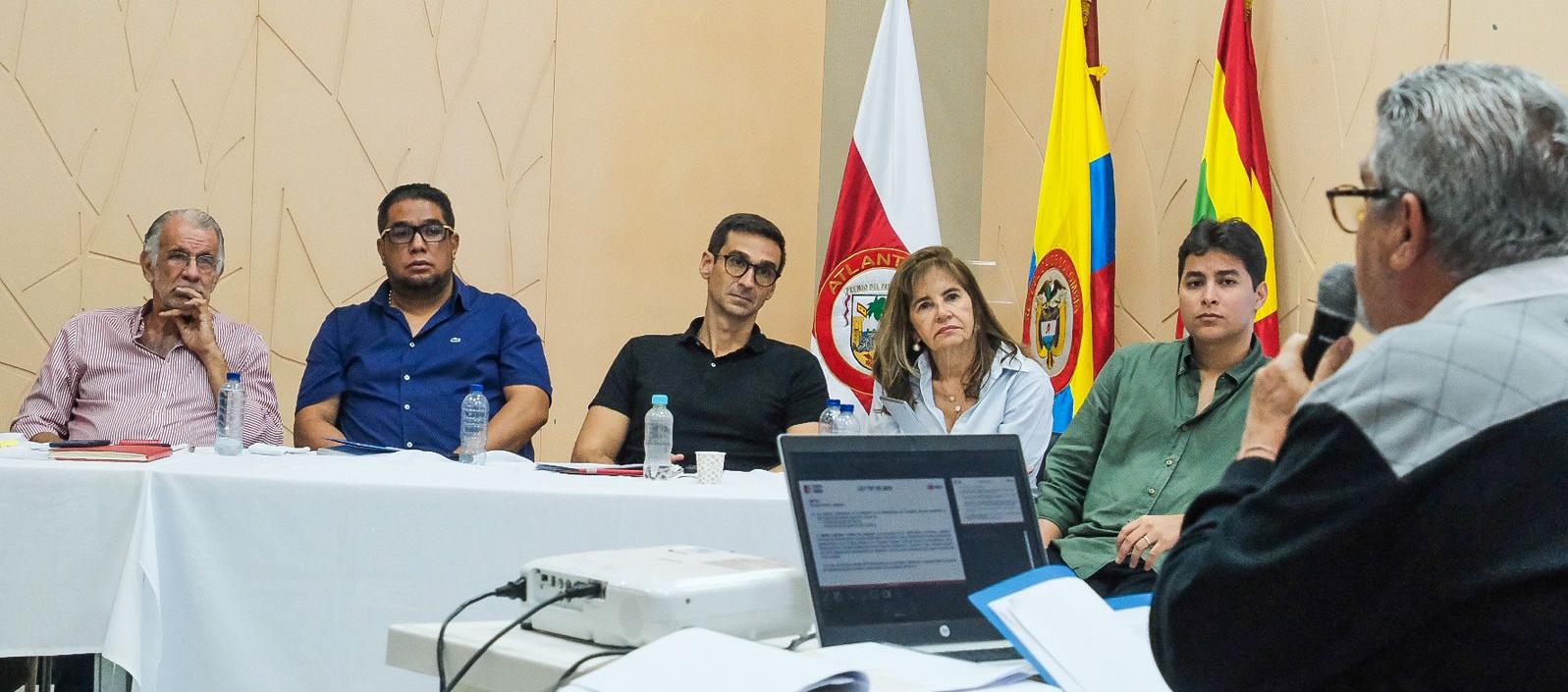 Estuvieron en la reunión el Gobernador Eduardo Verano, el alcalde de Puerto Colombia Plinio Cedeño, el secretario del Interior José Luque, diputada Lourdes López y el vocero Eduardo Munarriz.