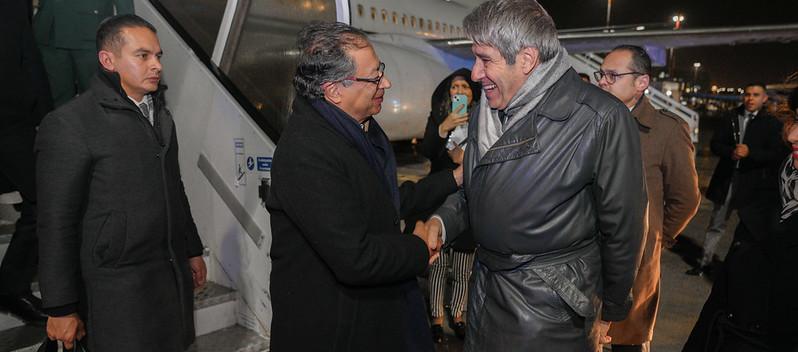 El Presidente Petro a su llegada al aeropuerto de Roma.