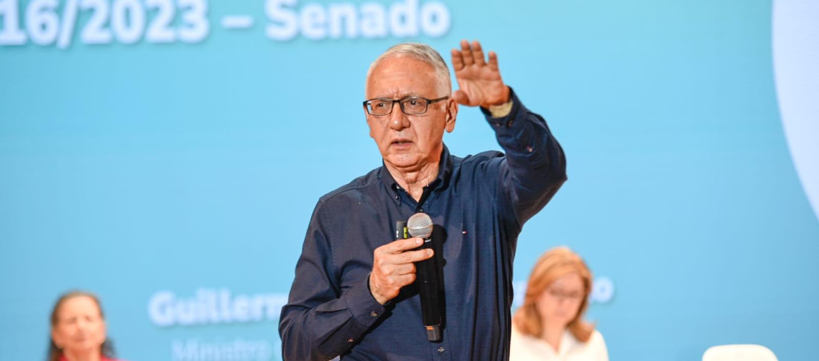 Guillermo Alfonso Jaramillo, ministro de Salud.