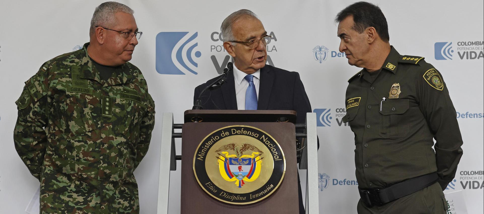 El ministro de Defensa, Iván Velásquez, lideró la rueda de prensa