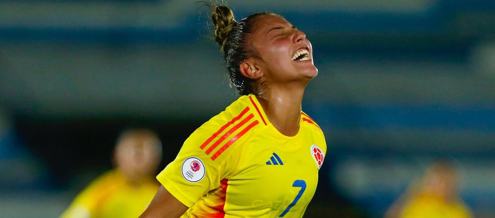 Laura Garavito celebra tras marcar el tercer gol de Colombia. 