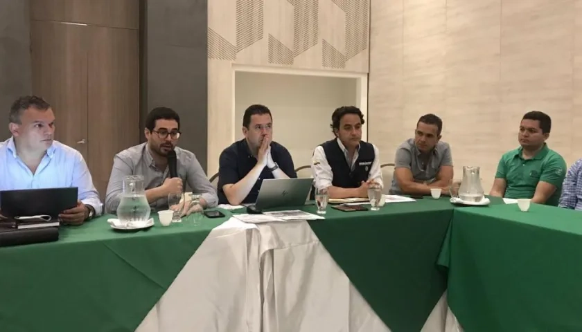 El Gerente de Frontera con Venezuela, Felipe Muñoz, y el Director de Migración, Christian Kruguer, se reunieron con funcionarios de la Alcaldía de Barranquilla.