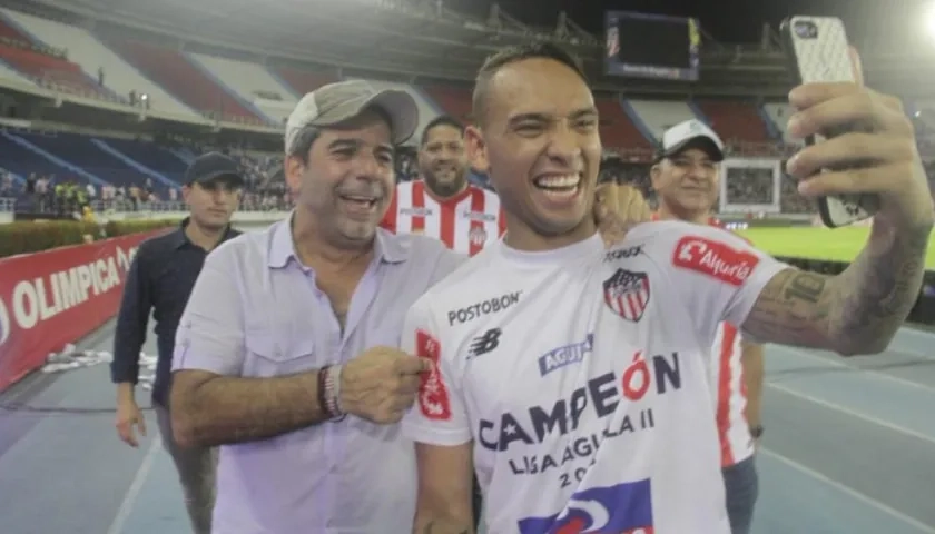 Selfie del Alcalde Alejandro Char con Jarlan Barrera.