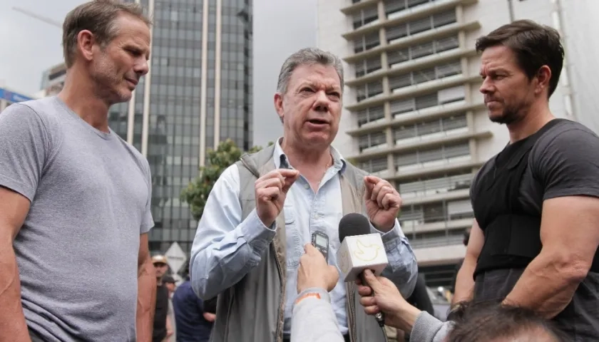 El Presidente Santos con el actor Mark Wahlberg y el director Peter Berg.