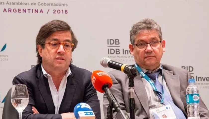 Luis Alberto Moreno, presidente del BID al lado del secretario del BID, Germán Quintana.