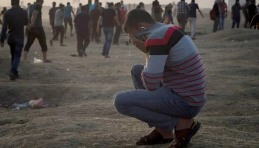 Palestinos lloran por sus muertos en Gaza.