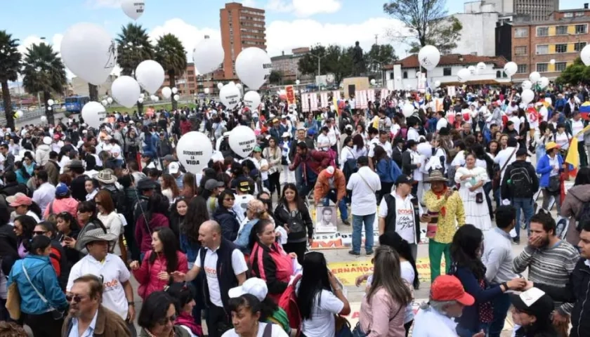 Docentes marcharon en diferentes lugares de Colombia.