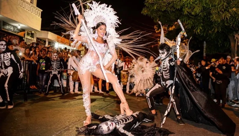 La Reina del Carnaval de Soledad, Paula Luna, en el desfile del Ceremonial de la Muerte.