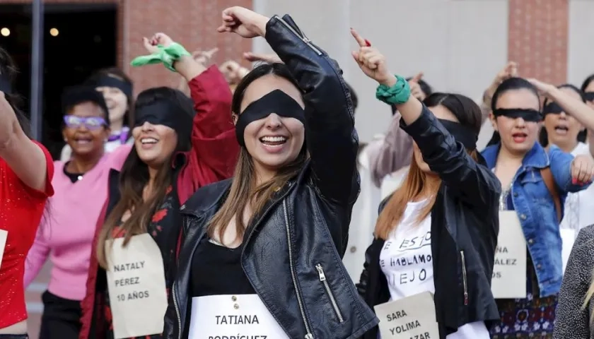 Periodistas colombianas replican la coreografía "Un violador en tu camino" 