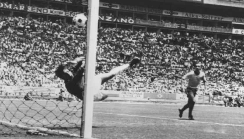 Imagen de la fabulosa atajada de Banks a Pelé.