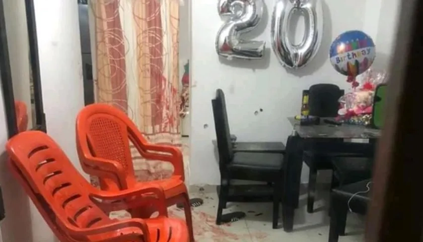 Las víctimas veían el partido en la sala de este apartamento cuando fueron atacadas a bala.