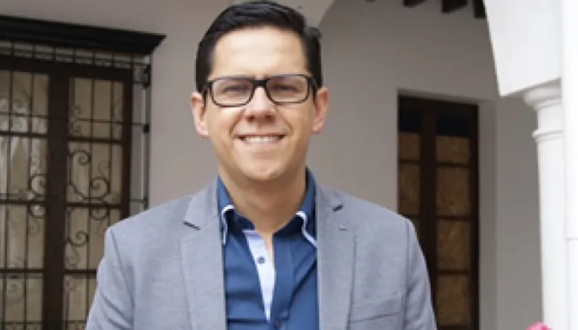 El periodista colombiano Óscar Parra.