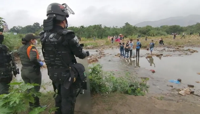 Venezolanos en pasos ilegales fronterizos.
