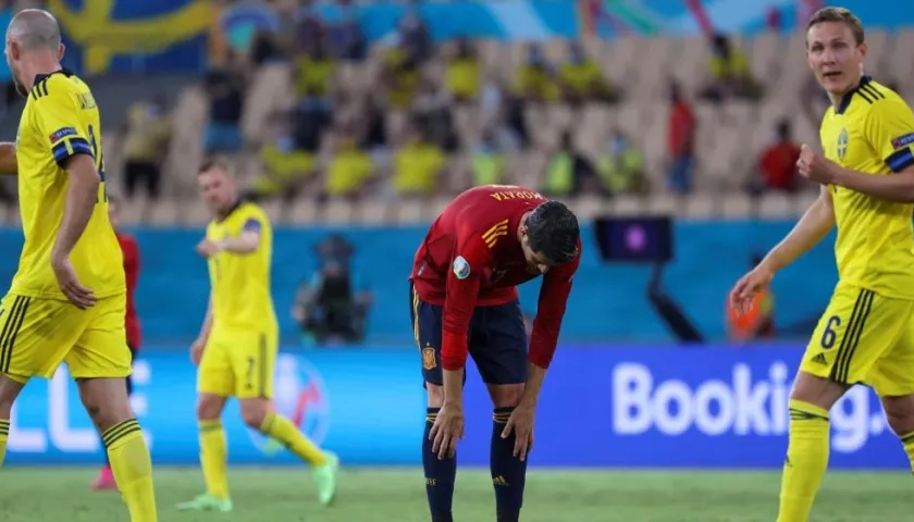 Álvaro Morata se lamenta tras fallar una opción de gol. 