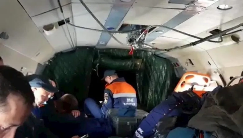 Un grupo de rescate del gobierno ruso acude al lugar de la tragedia aérea.Un grupo de rescate del gobierno ruso acude al lugar de la tragedia aérea.