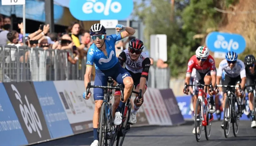 Alejandro Valverde gana la etapa y asume el liderato. 