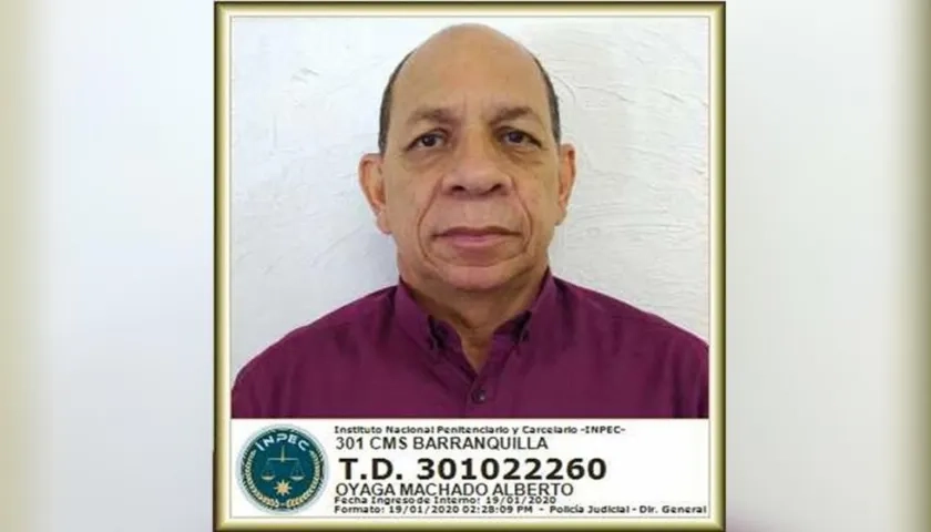 El exjuez Alberto Oyaga Machado tras ser reseñado en el caso Unimetro.