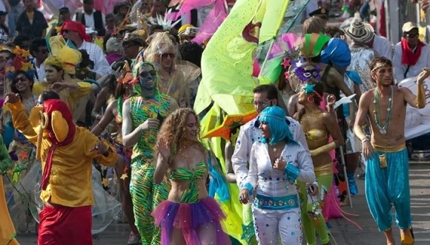 "Disfrázate como quieras" es el colectivo de disfraces contemporáneos más grande y más antiguo del Carnaval de Barranquilla.