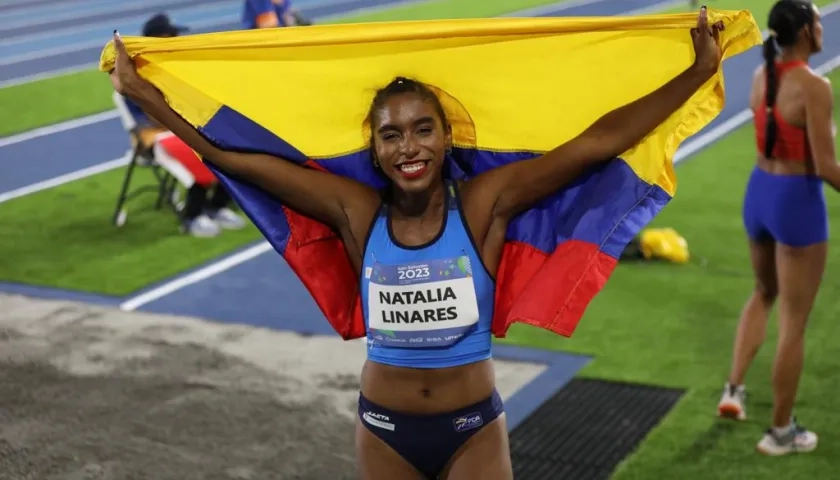 Natalia Linares batió el récord centroamericano que estaba en poder de la trinitense Rhonda Watkins. 