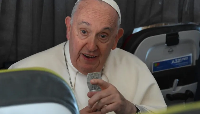 Papa Francisco durante la rueda de prensa en el avión.