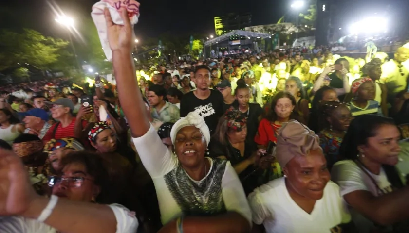 Decenas de habitantes se la gozaron hasta la madrugada de este domigo el Festival Petronio Álvarez en Cali